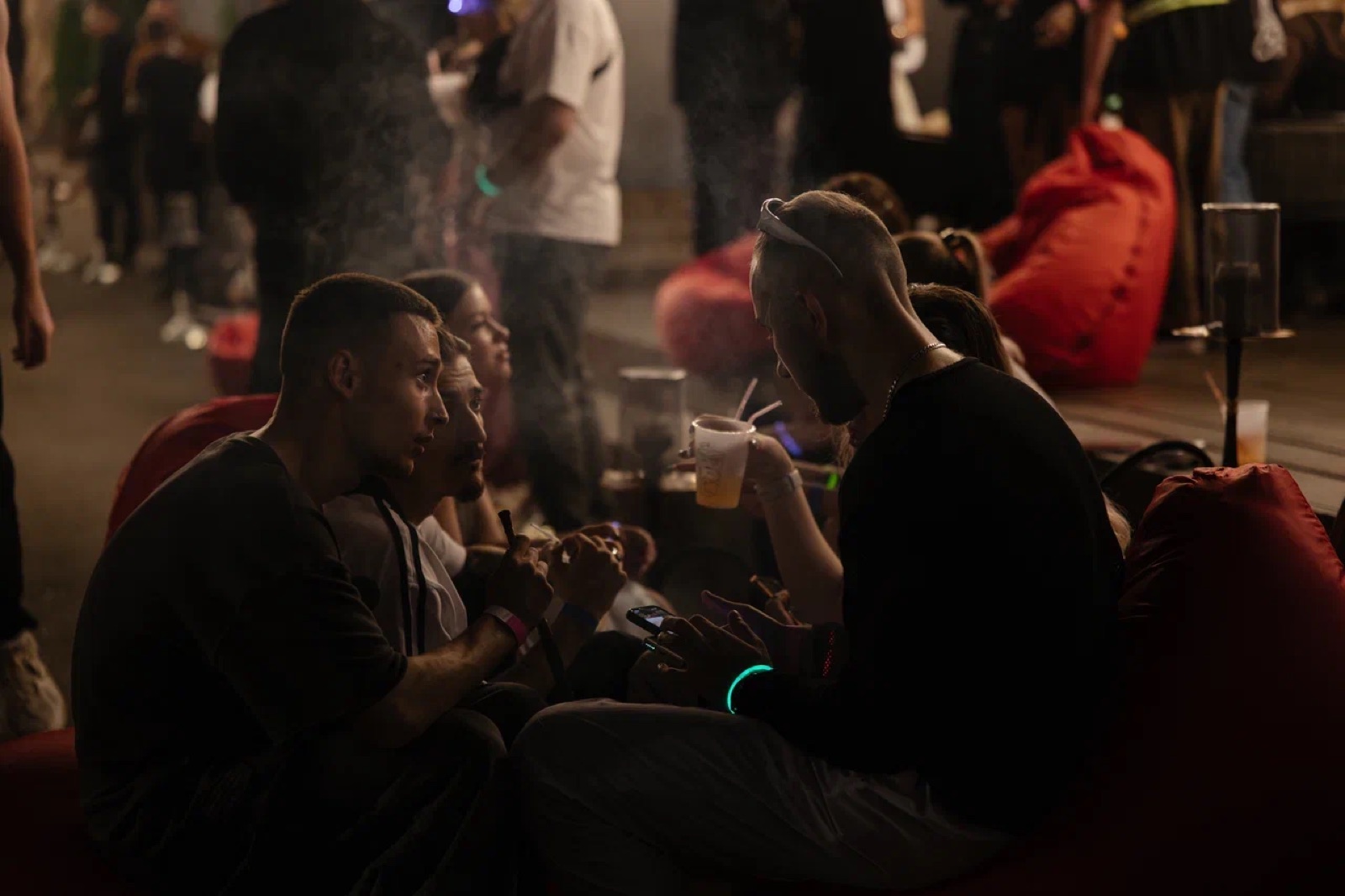 Кальянная зона на мероприятии HOOKAH CARTEL